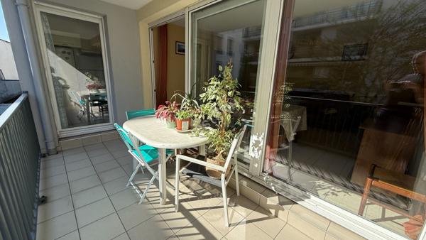 Appartement T3 Villeurbanne Gratte ciel. petite copropriété récente, balcon à vivre, garage, en intérieur de copropriété, proche métro