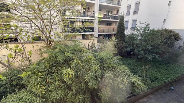 Appartement T3 Villeurbanne Gratte ciel. petite copropriété récente, balcon à vivre, garage, en intérieur de copropriété, proche métro