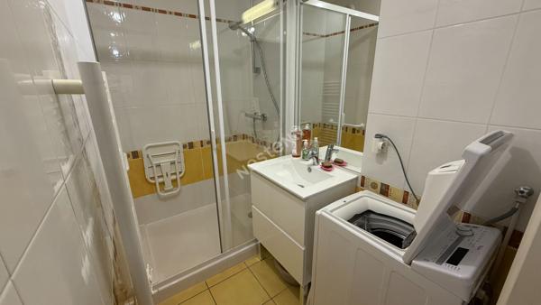 Appartement T3 Villeurbanne Gratte ciel. petite copropriété récente, balcon à vivre, garage, en intérieur de copropriété, proche métro