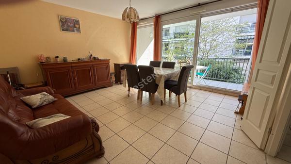 Appartement T3 Villeurbanne Gratte ciel. petite copropriété récente, balcon à vivre, garage, en intérieur de copropriété, proche métro