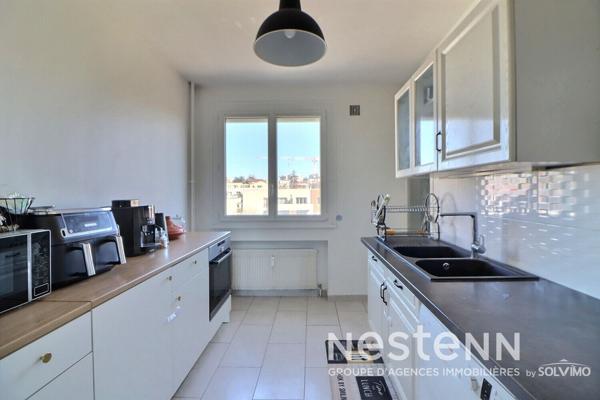 Saint Priest Village, appartement 3 pièces, 84m2, Balcon, Cave, Stationnement.