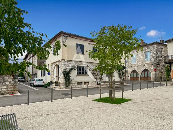 BELLE MAISON DE VILLAGE ET SA COUR
