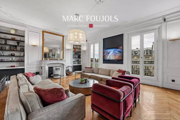 Paris 16/8 Pont de l’Alma : appartement avec vue dégagée et balcon filant