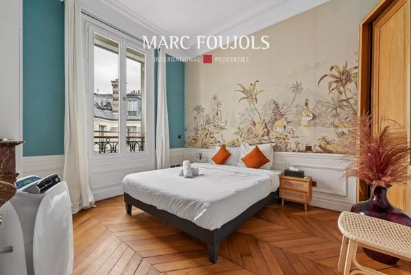 Paris 16/8 Pont de l’Alma : appartement avec vue dégagée et balcon filant
