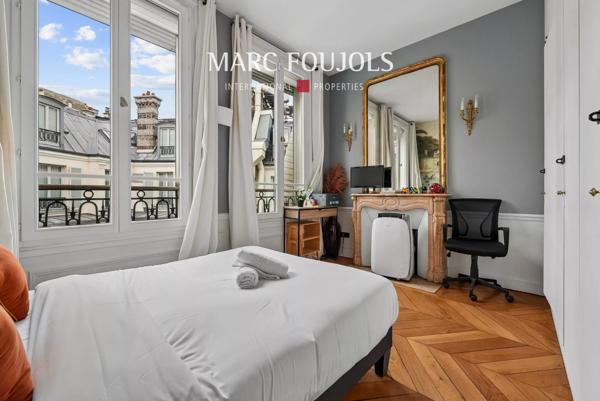 Paris 16/8 Pont de l’Alma : appartement avec vue dégagée et balcon filant