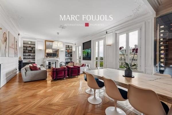 Paris 16/8 Pont de l’Alma : appartement avec vue dégagée et balcon filant