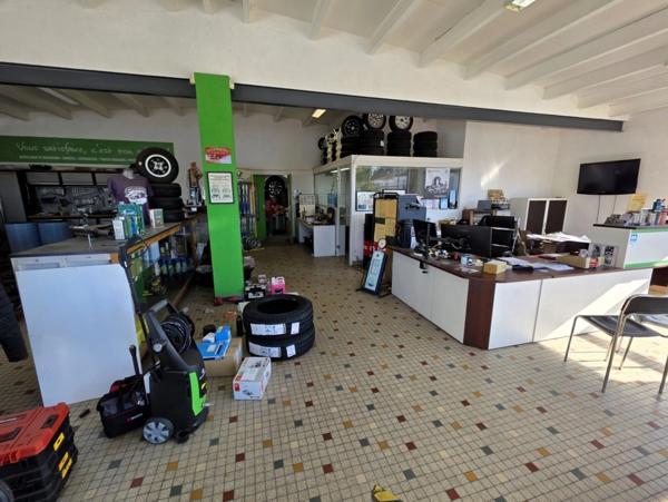 EXCLU CAPIFRANCE au CHATEAU D'OLERON (17), A Vendre Murs & Fonds commerce garage mécanique autos renommée