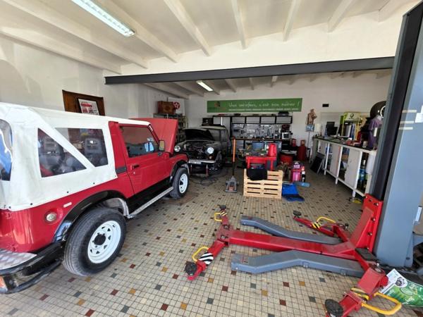 EXCLU CAPIFRANCE au CHATEAU D'OLERON (17), A Vendre Murs & Fonds commerce garage mécanique autos renommée