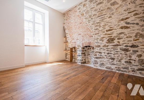 APPARTEMENT RUE DE COULMIERS - CHARME ET AUTHENTICITE