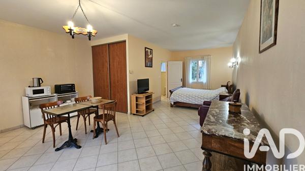 Immeuble à vendre 440 m² Dirac