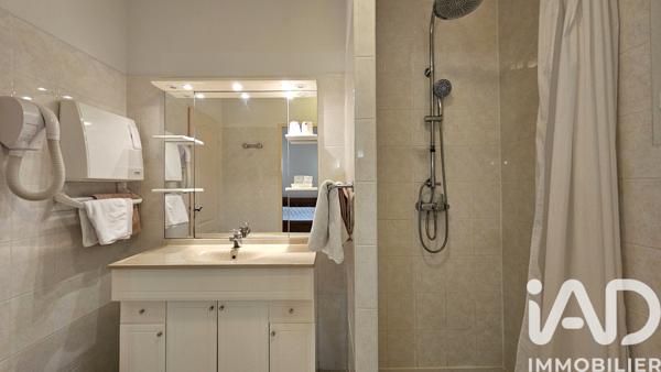 Immeuble à vendre 440 m² Dirac