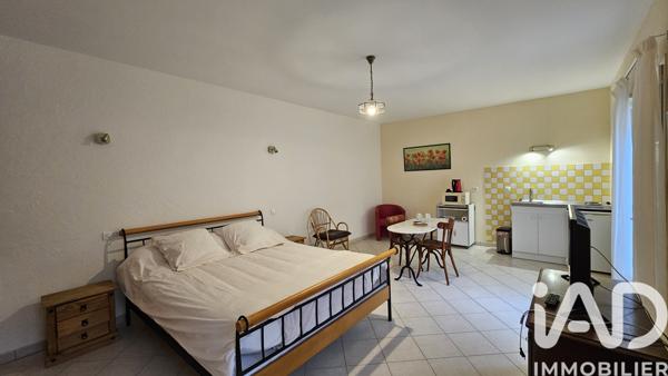 Immeuble à vendre 440 m² Dirac