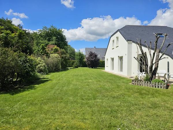 Belle maison 4 chambres et un bureau sur une parcelle sans v