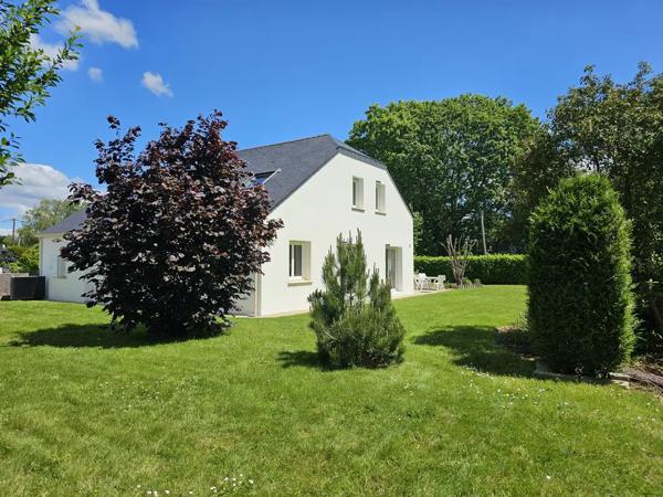Belle maison 4 chambres et un bureau sur une parcelle sans v