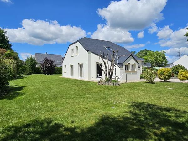 Belle maison 4 chambres et un bureau sur une parcelle sans v