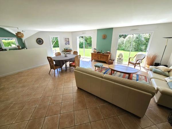 Belle maison 4 chambres et un bureau sur une parcelle sans v