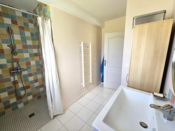 Belle maison 4 chambres et un bureau sur une parcelle sans v