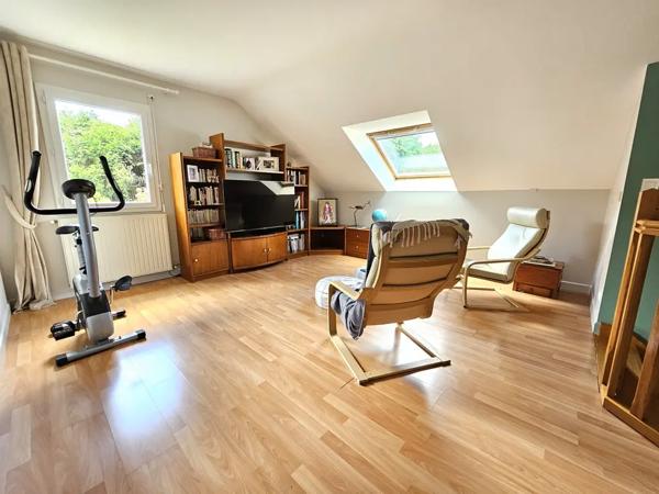 Belle maison 4 chambres et un bureau sur une parcelle sans v