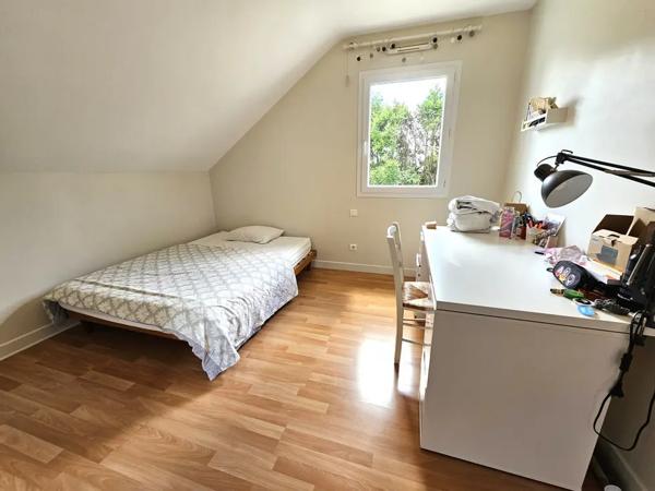 Belle maison 4 chambres et un bureau sur une parcelle sans v