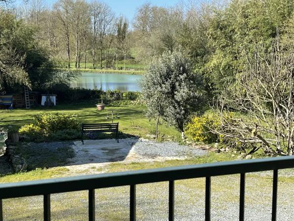 Vue lac, parc arboré, rivière et terrain de 3000 m2 3 cham