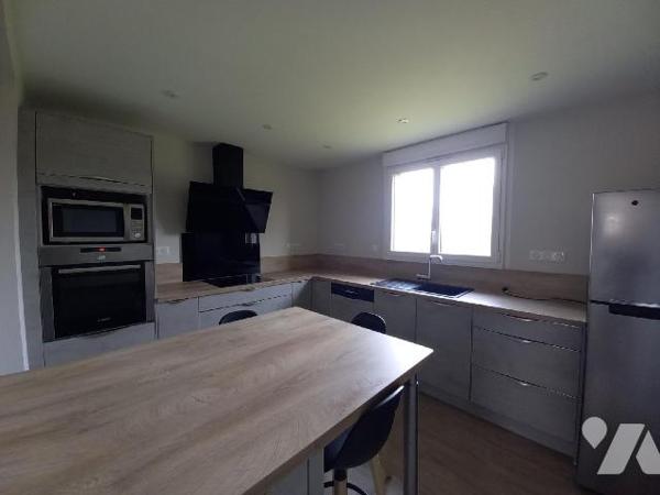 CAMARET SUR MER - Proche des commerces, maison des années 80 en bon état général, offrant entré...