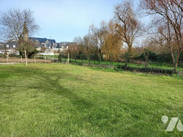 CAMARET SUR MER - Proche des commerces, maison des années 80 en bon état général, offrant entré...