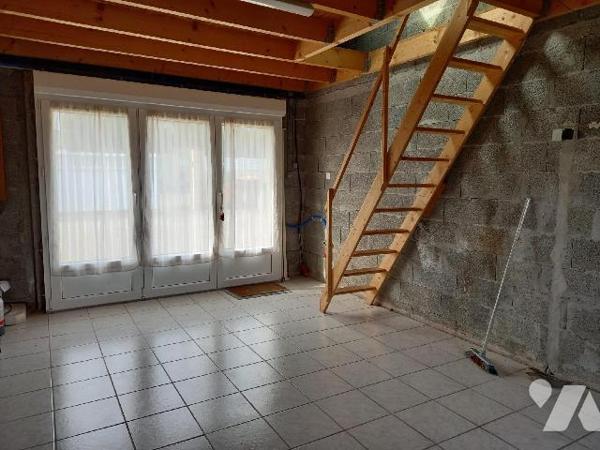 CAMARET SUR MER - Proche des commerces, maison des années 80 en bon état général, offrant entré...