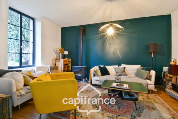 Maison de ville rénovée à vendre 6 pièces SAINT JEAN D'ANGELY (17) avec jardin, proche commerces et écoles