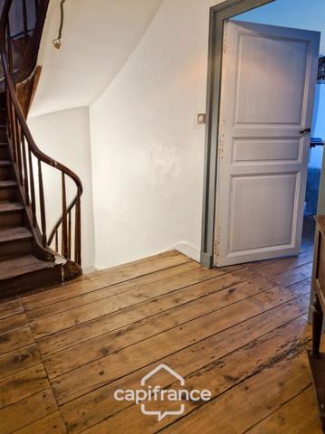 Maison de ville rénovée à vendre 6 pièces SAINT JEAN D'ANGELY (17) avec jardin, proche commerces et écoles