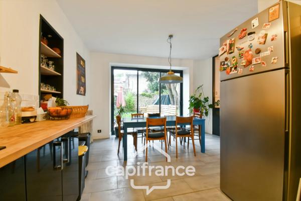 Maison de ville rénovée à vendre 6 pièces SAINT JEAN D'ANGELY (17) avec jardin, proche commerces et écoles