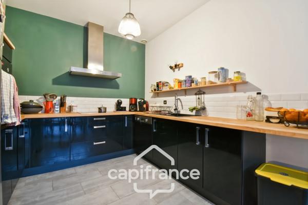 Maison de ville rénovée à vendre 6 pièces SAINT JEAN D'ANGELY (17) avec jardin, proche commerces et écoles