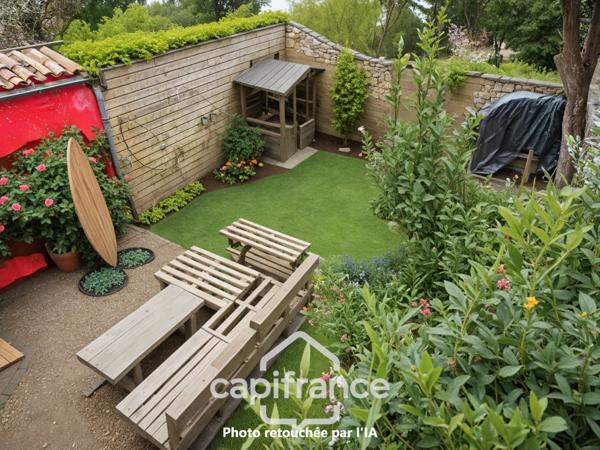 Maison de ville rénovée à vendre 6 pièces SAINT JEAN D'ANGELY (17) avec jardin, proche commerces et écoles