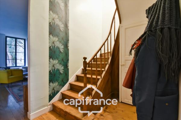 Maison de ville rénovée à vendre 6 pièces SAINT JEAN D'ANGELY (17) avec jardin, proche commerces et écoles