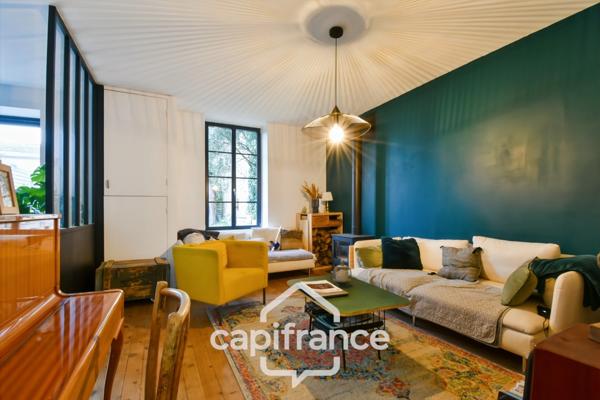 Maison de ville rénovée à vendre 6 pièces SAINT JEAN D'ANGELY (17) avec jardin, proche commerces et écoles