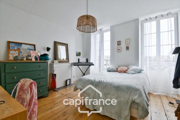 Maison de ville rénovée à vendre 6 pièces SAINT JEAN D'ANGELY (17) avec jardin, proche commerces et écoles