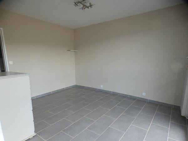 Studio 25.50 m² avec cave / parking / balcon - GRAVIGNY