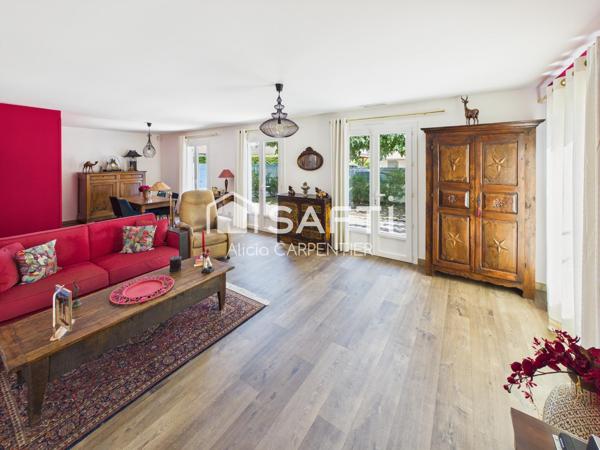 Maison rénovée de plain-pied avec trois chambres et un garage