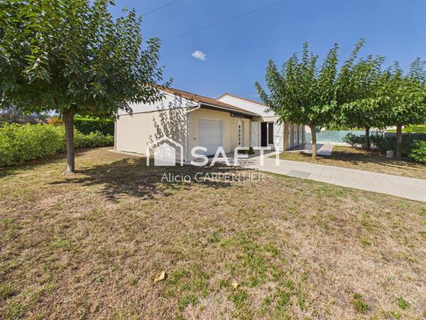 Maison rénovée de plain-pied avec trois chambres et un garage