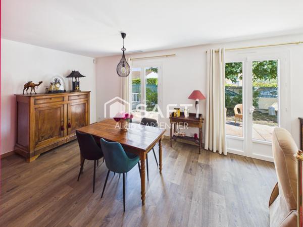 Maison rénovée de plain-pied avec trois chambres et un garage