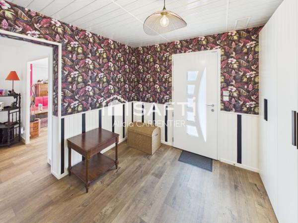 Maison rénovée de plain-pied avec trois chambres et un garage