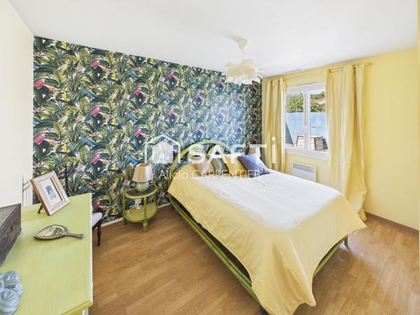 Maison rénovée de plain-pied avec trois chambres et un garage
