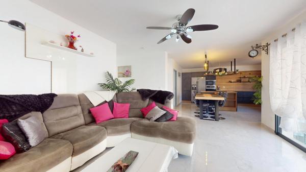 Maison
         3 pièces
        - 87 m² 350 000 € *