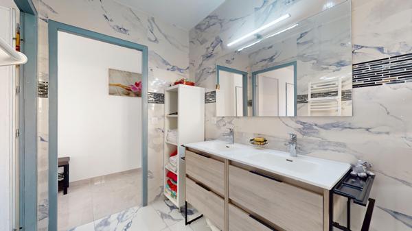 Maison
         3 pièces
        - 87 m² 350 000 € *