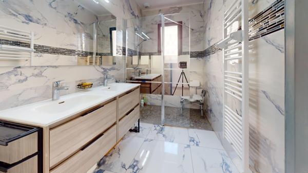 Maison
         3 pièces
        - 87 m² 350 000 € *