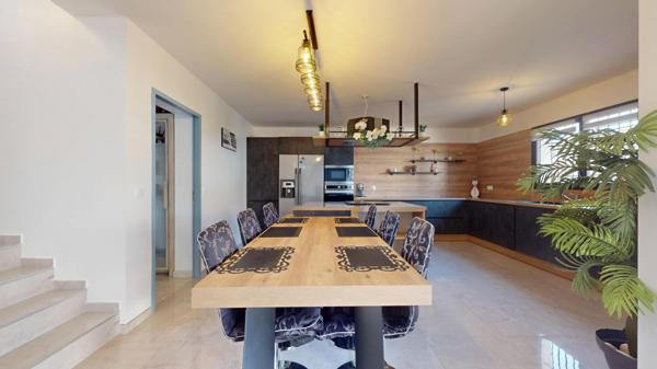 Maison
         3 pièces
        - 87 m² 350 000 € *