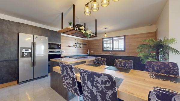 Maison
         3 pièces
        - 87 m² 350 000 € *