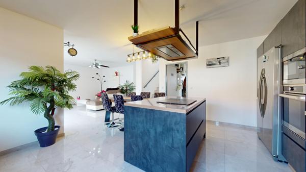 Maison
         3 pièces
        - 87 m² 350 000 € *