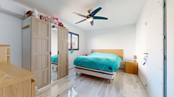 Maison
         3 pièces
        - 87 m² 350 000 € *