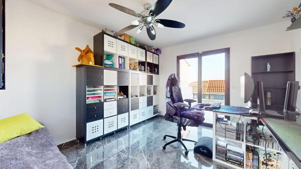 Maison
         3 pièces
        - 87 m² 350 000 € *