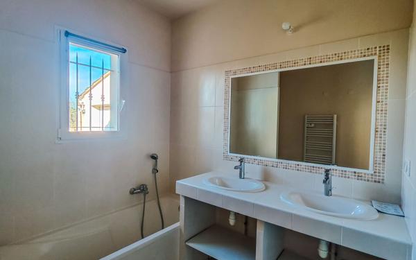 Maison à louer    4 pièces •  Rochefort-du-Gard